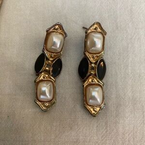 Vintage Faux Mabe’ Pearls Gold and Black‎ Earrings Pierced Ears
